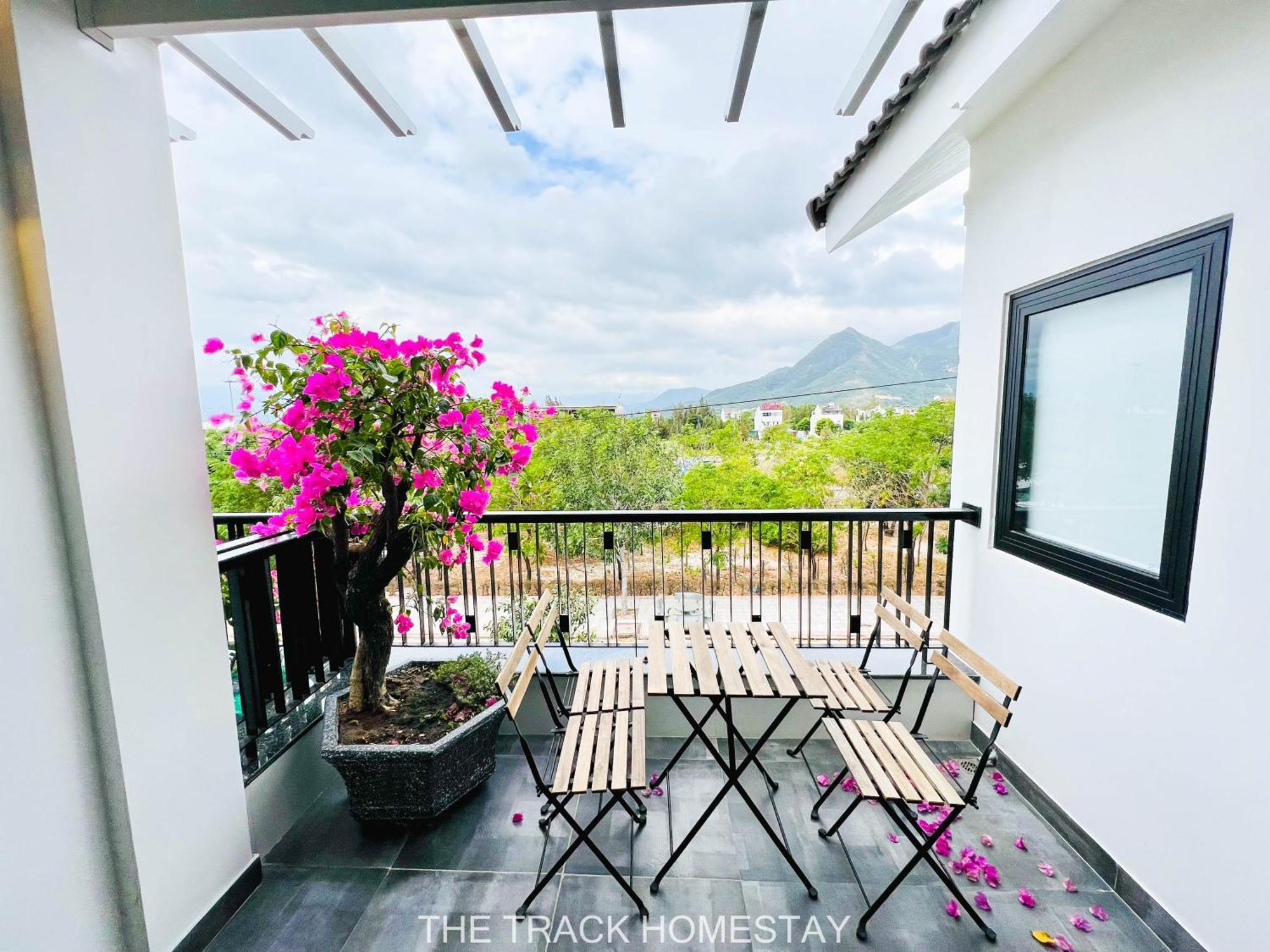 The Track Homestay - Near Bai Dai Beach Cam Lam 외부 사진